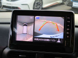 アラウンドビューモニターも装備しております。ご覧のように車体を真上か見たような映像なので、車庫入れの苦手なお客様ももうご心配いりません。
