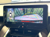 【パノラミックビューモニター】専用のカメラにより、上から見下ろしたような視点で360度クルマの周囲を確認することができます☆死角部分も確認しやすく、狭い場所での切り返しや駐車もスムーズに行えます。