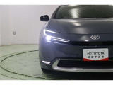 1灯の光源でローとハイビームの切替えが行えるBi-BeamLED。ターンランプ、クリアランスランプ、デイライトを備えたライン発光が昼夜を問わず優れた被視認性を確保するとともに、先進的な印象を放ちます。