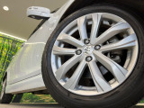 【純正16インチアルミホイール】外観にマッチした純正アルミホイールを装着しております。各種社外アルミホイールや、スタッドレスタイヤも取扱いしております。是非ご相談ください♪