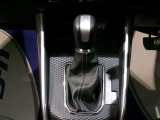 スタイリッシュなデザインのインパネ。各操作スイッチは使いやすい位置に配置されてます♪