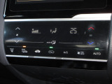 操作部に静電式タッチパネルを採用したフルオート・エアコンディショナー。Honda インターナビ同様、スマートフォン感覚の直感操作を実現しています。