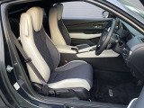 フロントシートです!!セパレートシートなのでお尻をしっかりホールド!!スポーティな運転にも最適です!!