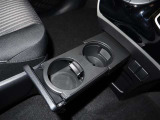 運転席にもカップホルダーが付いております。