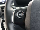 ステアリングスイッチ付き。前方から目を離すことなく操作することが可能です。