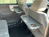 後部座席に座るお子様や長距離運転などに便利なシートバックテーブル!軽?するときなどにも良いですね☆