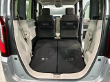 リアシートを倒すと、ラゲッジスペースを広くお使いいただけます!