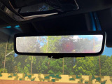【デジタルインナーミラー】後席の大きな荷物や同乗者で後方が確認しづらい時でも安心!カメラが撮影した車両後方の映像をルームミラー内に表示。クリアな視界で状況の確認が可能です!