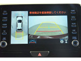 パノラミックビューモニター付きです。車両を上から見たような映像をディスプレイオーディオ画面に表示。運転席からの目視だけでは見にくい、車両周辺の状況をリアルタイムでしっかり確認できます。