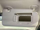 【運転席サンバイザー】鏡が付いているのでメイク直しなどにも便利★
