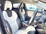 VOLVOのシートは人間工学に基づいた設計となっており長時間の運転でも疲れにくいと定評があります。
