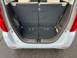 普段のお買い物に十分な広さのラゲッジスペースです。リアシートを倒せば大きな荷物も載せられます。