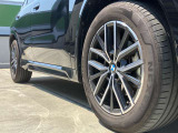BMW純正アルミホイールです。納車時にはアルミホイールコーティングも承っております!是非ご検討下さいませ。