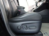 パワーシート搭載。微妙な調整が手軽にでき、ピッタリなポジションで運転することが可能です。