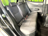 後部座席も気になるようなキズ・汚れやへたり等、大きなダメージはなく、良好な状態です。