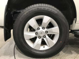 純正17インチアルミホイール装備。