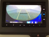 バックでの車庫入れも安心です! リアカメラが付いているバックモニター付のナビを装備しております。操作線もついており距離感も画面から確認できます。
