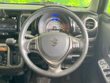 【純正革巻きステアリング】上質な革を使用することで、手にしっかり馴染みとても運転しやすいハンドルです♪