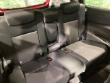 後部座席も気になるようなキズ・汚れやへたり等、大きなダメージはなく、良好な状態です。