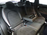 リアシートも良好な状態です。