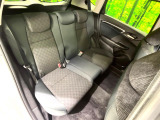 後部座席も気になるようなキズ・汚れやへたり等、大きなダメージはなく、良好な状態です。