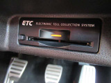 『ETC』を装着しています♪♪ 有料道路での料金所の手間を省いて運転に集中できます♪♪ 車から離れる時はカードの抜き取りをお忘れなく♪♪
