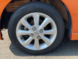 純正アルミホイール装備