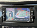 駐停車には便利なアラウンドビューモニター搭載。サイドモニターの切り替えも可能です。