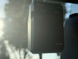 今では必需品のドライブレコーダーを装備しています。万が一の瞬間の映像をSDカードに保存しておくことができるので、安心してドライブできます。