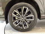 【アルミホイール】純正アルミホイール装備!足元を際立たせ、軽快な走りを演出します!印象もアップし、スタイルも引き締まります!スポーティーさの中にラグジュアリーを感じさせるデザインですね♪