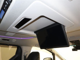後席用のモニターで快適ドライブを皆様で楽しんでください!!お子様も大喜び間違いなし!!