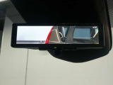 ☆インテリジェントルームミラー☆を装備してます。必要に応じてカメラとミラーが切り替え出来ます。後席など人や荷物で後ろが見えにくい時もしっかり後方確認が出来ますので、安心です♪