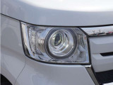 【ヘッドライト】省電力で長寿命の明るく運転しやすいLEDヘッドランプです。明るく照らすので暗い夜道からお客様を守ってくれます。