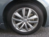 純正アルミホイール装備です