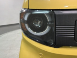 LEDヘッドライトは、点灯の瞬間から最大光量を発揮し、突然暗くなるトンネルなどでの安定感を高めます。