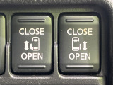 【両側パワースライドドア】スマートキーや運転席のスイッチで後席両側スライドドアの開閉が可能♪電動だから力を入れてドアを開ける必要が無く、小さなお子様でも簡単に開け閉めでき快適です♪