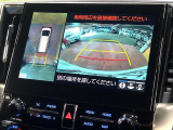 【パノラミックビューモニター】専用のカメラにより、上から見下ろしたような視点で360度クルマの周囲を確認することができます☆死角部分も確認しやすく、狭い場所での切り返しや駐車もスムーズに行えます。
