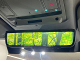 ◆ClearSightインテリアリアビューミラー『ルーフの上に取り付けられたカメラによって車内の積載状況に関係なく後方視界を確保できます。夜間でも鮮明に投影されます。』