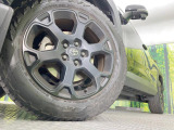 【純正アルミホイール】外観にマッチした純正アルミホイールを装着しております。各種社外アルミホイールや、スタッドレスタイヤも取扱いしております。是非ご相談ください♪