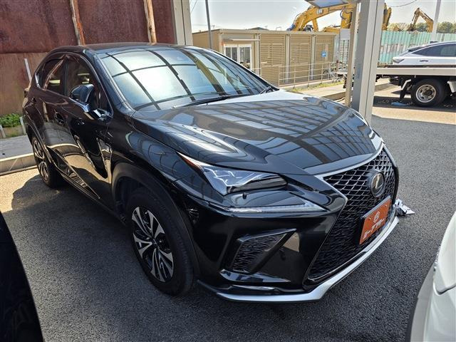 NX 300 Fスポーツ 4WD 禁煙車 パノラマルーフ