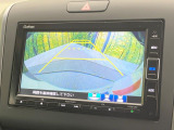 【バックカメラ】駐車時に後方がリアルタイム映像で確認できます。大型商業施設や立体駐車場での駐車時や、夜間のバック時に大活躍!運転スキルに関わらず、今や必須となった装備のひとつです!