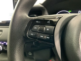 ステアリングにオーディオ操作スイッチが付いています。オーディオ画面に直接タッチしなくても操作が出来ますので、運転に集中できます。