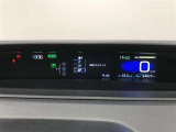 とっても見やすいメーターです。夜間時はラグジュアリーな気分にさせてくれる照明が魅力ですので、夜のドライブも楽しみになりますよ♪