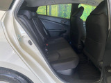 後部座席も気になるようなキズ・汚れやへたり等、大きなダメージはなく、良好な状態です。