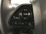 ステアリングスイッチ付き。前方から目を離すことなく操作することが可能です。
