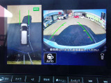 アラウンドビューモニターを装備!<駐車の際にナビ画面に車を真上から捉えた映像が映ります。駐車の時、とても便利な装備です。>