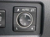 オート格納機能付のドアミラーを装備しています。