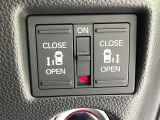 【両側パワースライドドア】スマートキーや運転席のスイッチで後席両側スライドドアの開閉が可能♪電動だから力を入れてドアを開ける必要が無く、小さなお子様でも簡単に開け閉めでき快適です♪