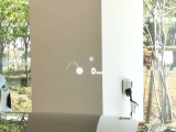 【ヘッドアップディスプレイ】目線を変えることなくスピードやナビゲーションなどを確認することが出来ます。安全性にも寄与するオプション装備になります。