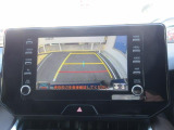 バックガイドモニターで、後方を確認しながら安心して駐車することができます。運転初心者も熟練者も必須の機能ですよ!